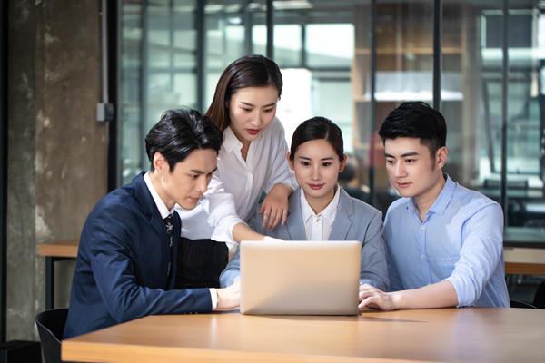 全面薪酬戰(zhàn)略實(shí)施：提升員工滿意度，提升企業(yè)績(jī)效