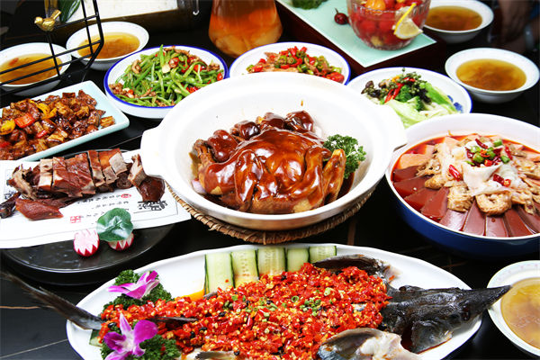 今年擴(kuò)消費(fèi)怎么干？各大企業(yè)如何根據(jù)政策發(fā)力？