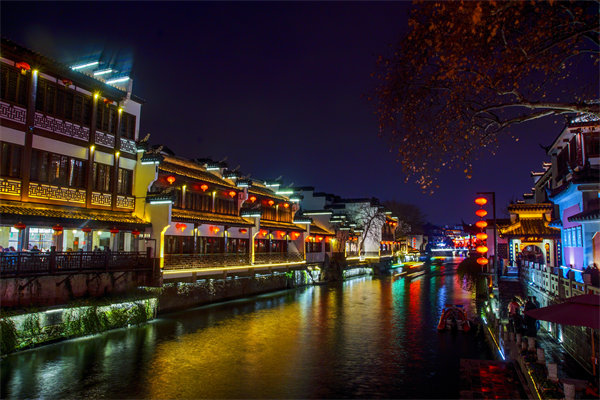 企業(yè)發(fā)展陷入瓶頸，南京戰(zhàn)略咨詢公司如何定制破局突圍方案？